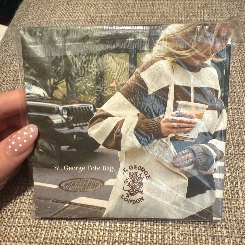 Brandy Melville New Photo Card pack.